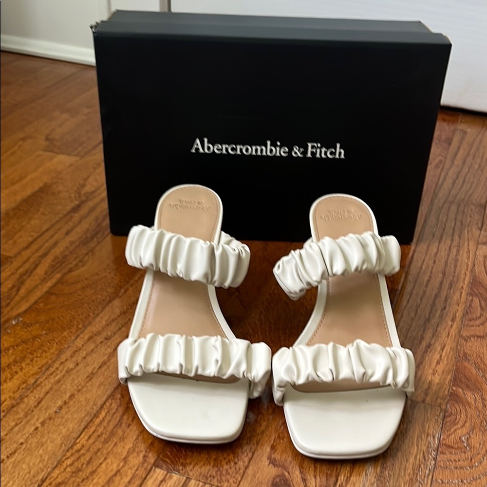 Abercrombie & Fitch Women's Cream Sandals